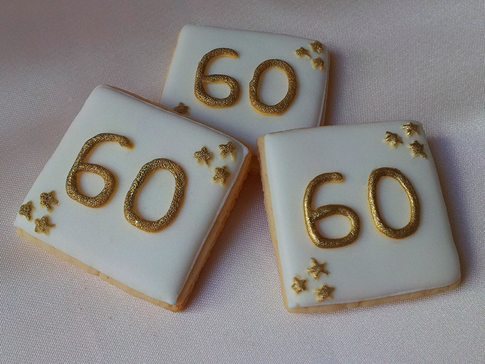 Biscoitos Decorados de Aniversrio de 60 Anos Dourado