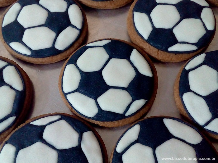 Biscoitos Decorados de Bola de Futebol