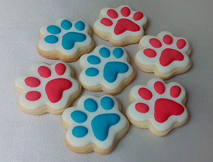 Biscoitos Decorados de Ossinhos e Patinhas em Azul e Vermelho
